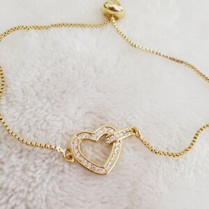 Adjustable heart bracelet with cubic zirconia stone